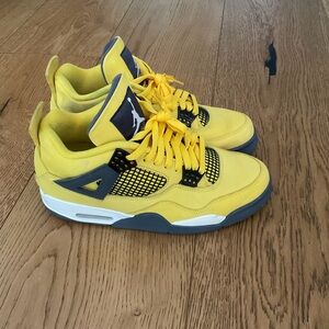 Jordan Men's Yellow and Gray Sneakers
